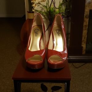 High heels with toe cut out